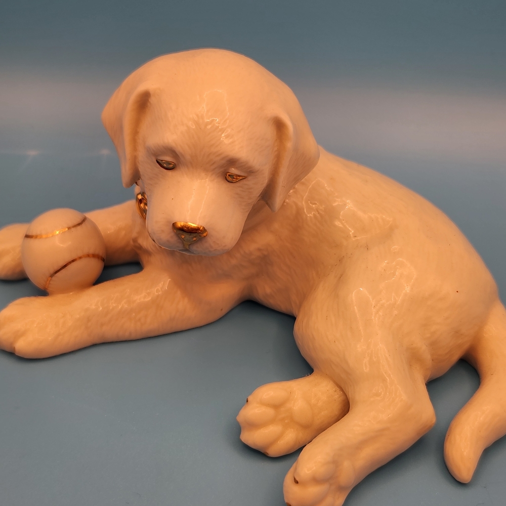LENOX CERAMIC Labrador Retriever Wirh A Ball J6